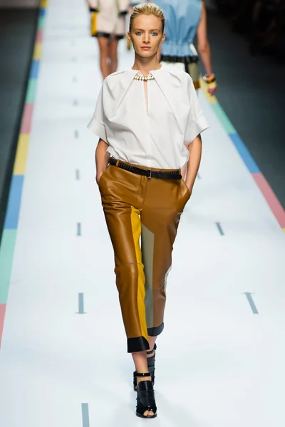 Look 4